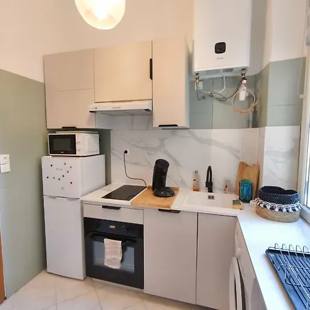 Apartment 1 Bedroom Near The